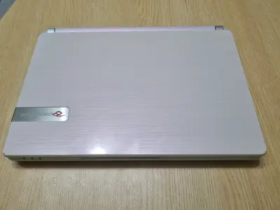 Laptop Packard Bell rosa suave - miniatura 1