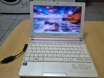 Laptop Packard Bell rosa suave - miniatura 3