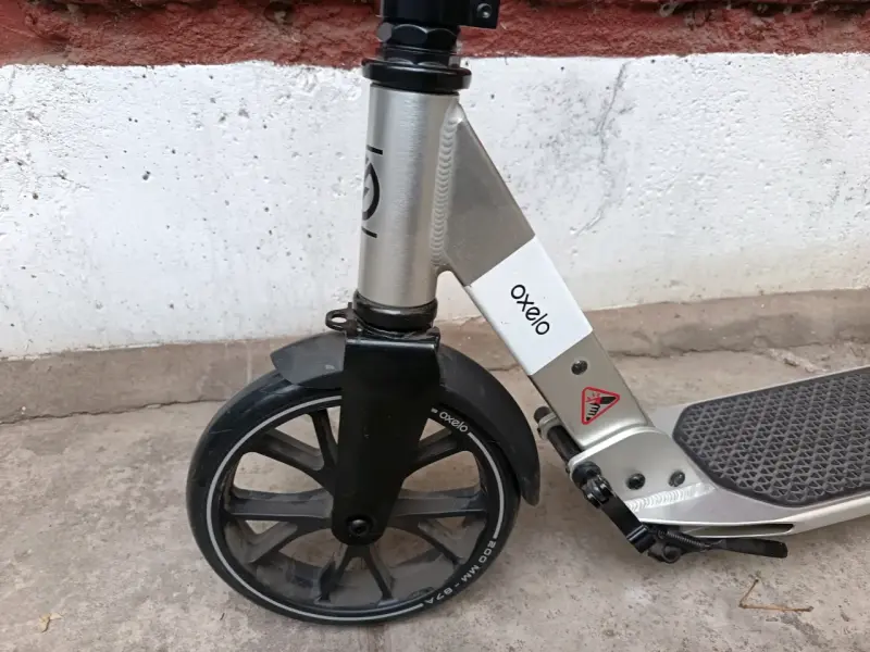 Scooter plegable gris y negro - 9