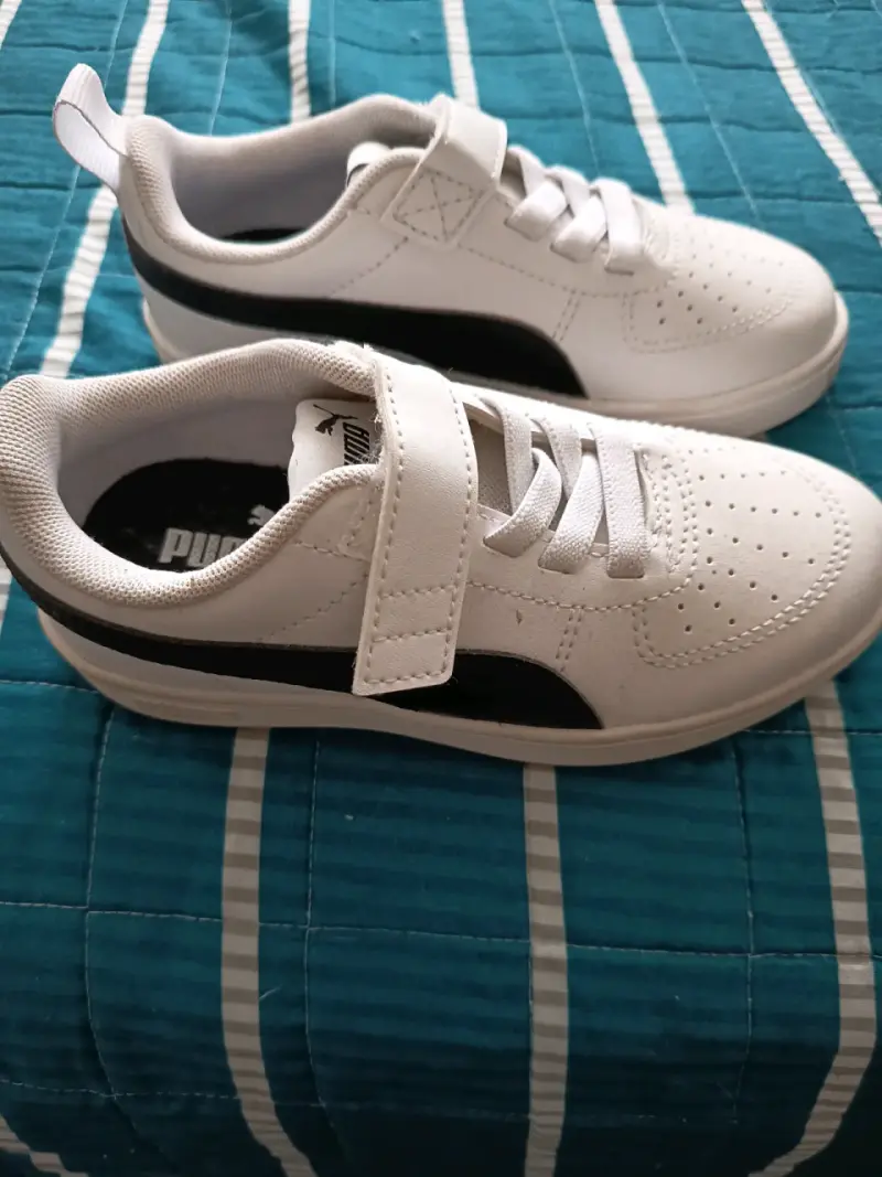 Zapatillas blancas con velcro - 1