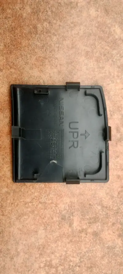 Tapa remolque delantera Nissan Qashqai - miniatura 2