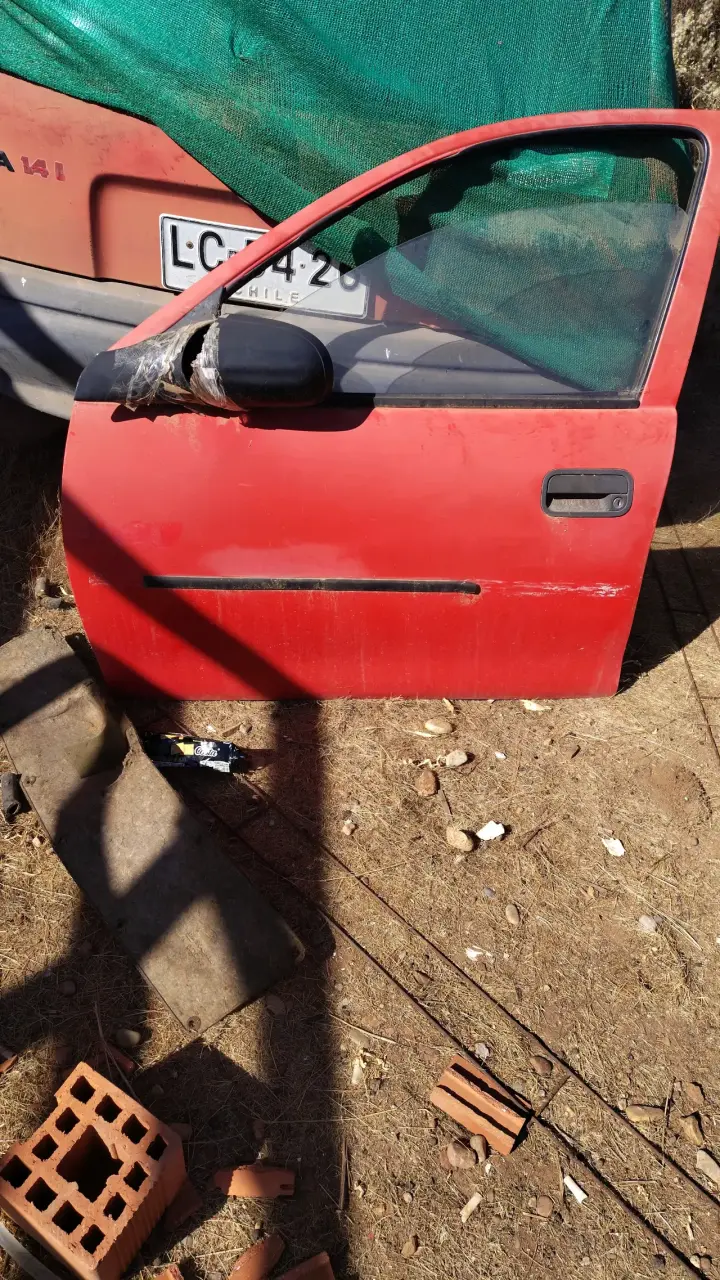 Portalón trasero Opel Corsa rojo - 2