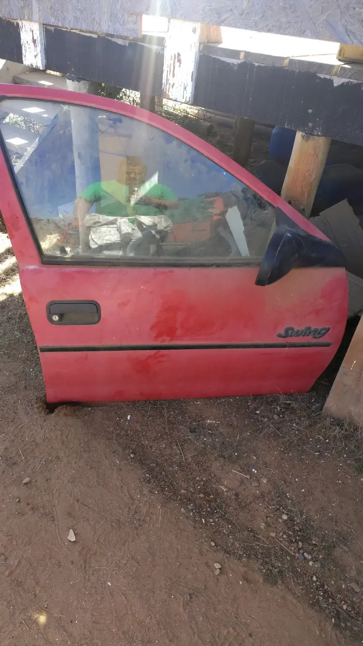 Portalón trasero Opel Corsa rojo - 4