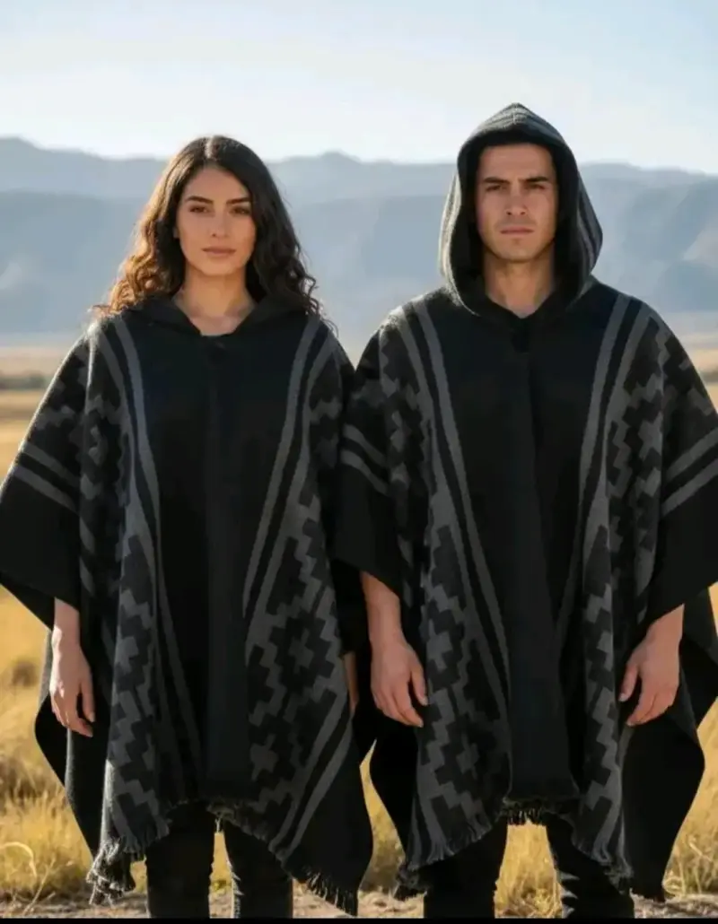 Poncho lana de alpaca con capucha - 1