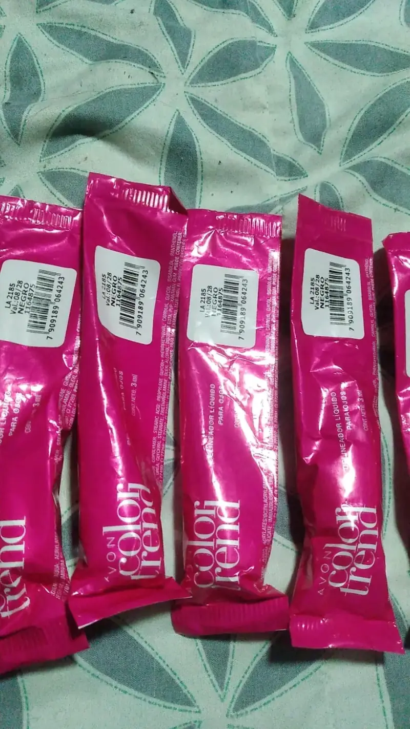 Delineador líquido Avon negro