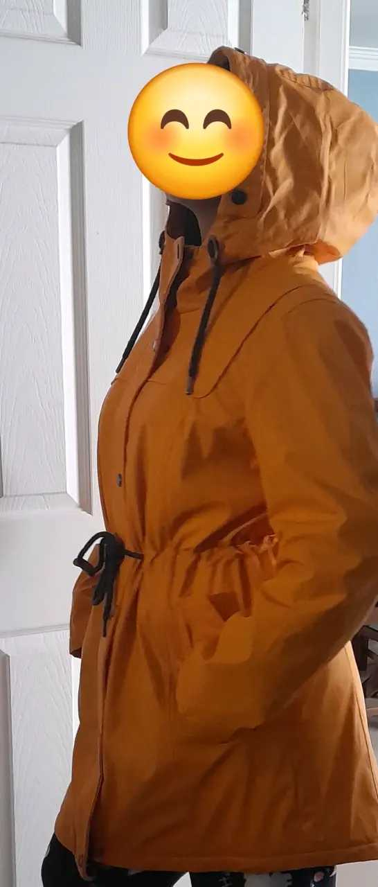 Parka amarilla con capucha - 1