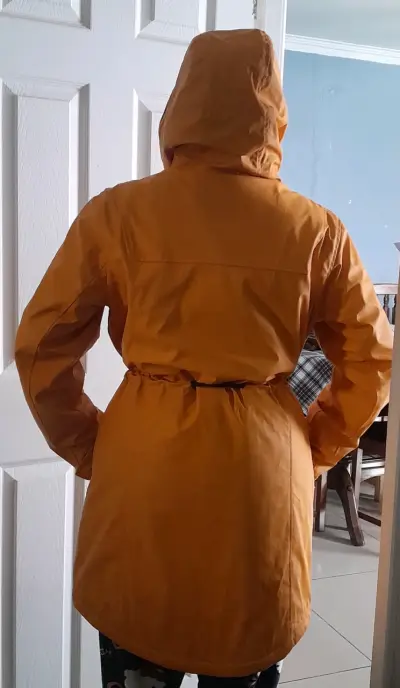 Parka amarilla con capucha - miniatura 2