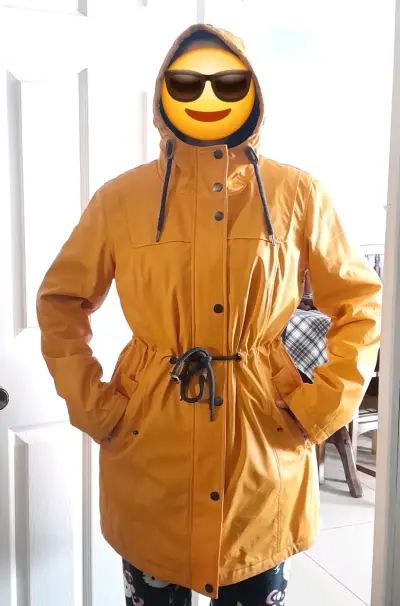 Parka amarilla con capucha - miniatura 4