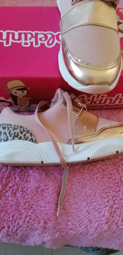Zapatillas deportivas rosadas con dorado - miniatura 1