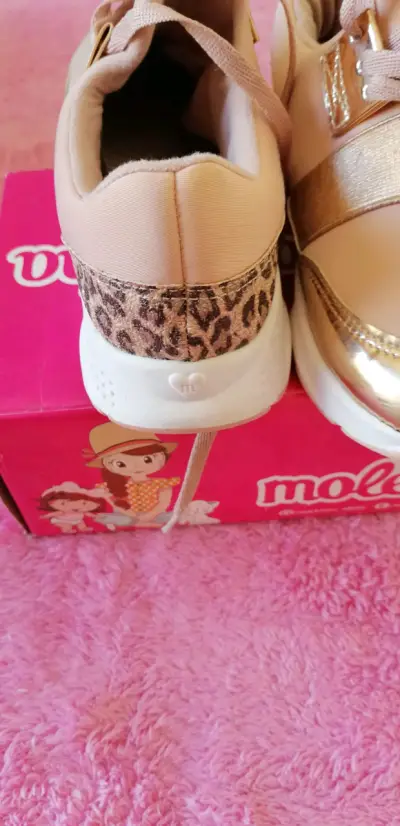 Zapatillas deportivas rosadas con dorado - miniatura 4