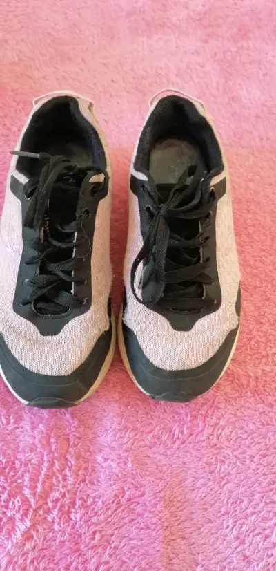 Zapatillas deportivas negras y rosadas - miniatura 2