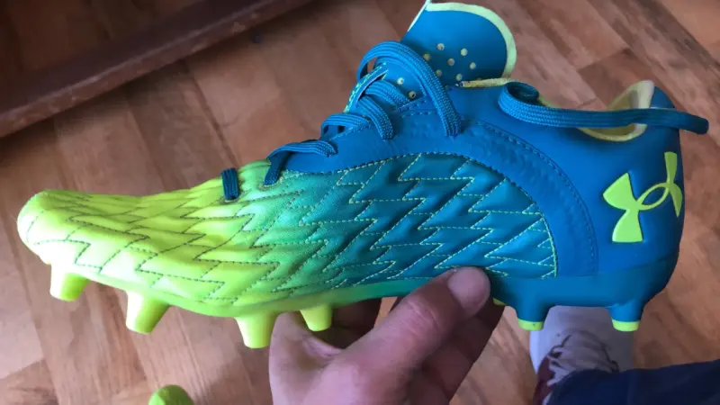 Zapatillas deportivas azul, verde futbol o rugby - 2
