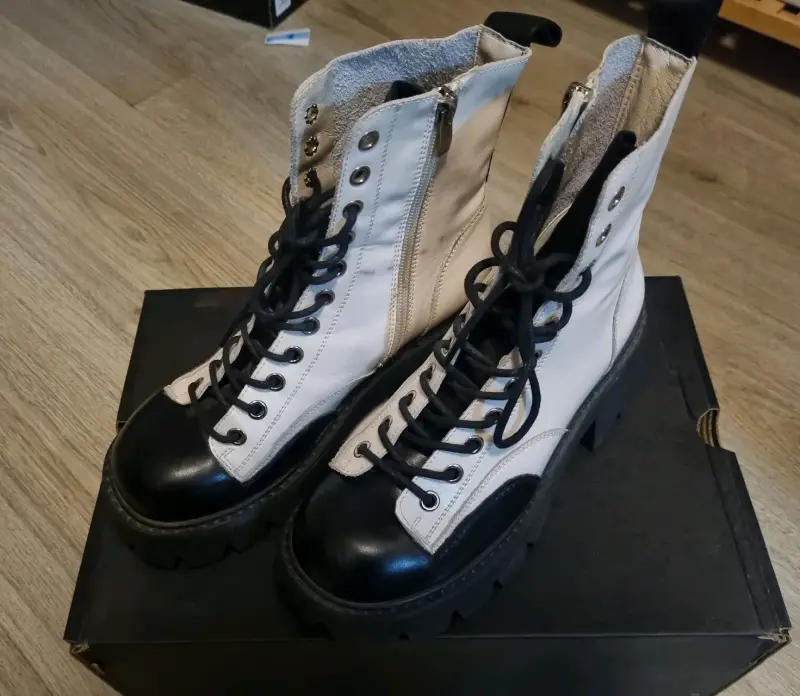 Botas blancas con plataforma - 2