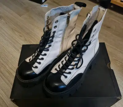 Botas blancas con plataforma - miniatura 2