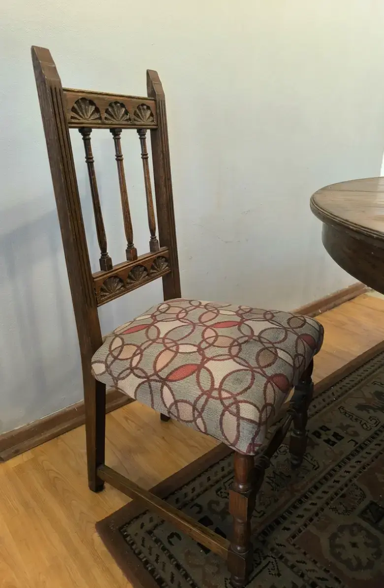 Mesa redonda de madera con 6 sillas - 2