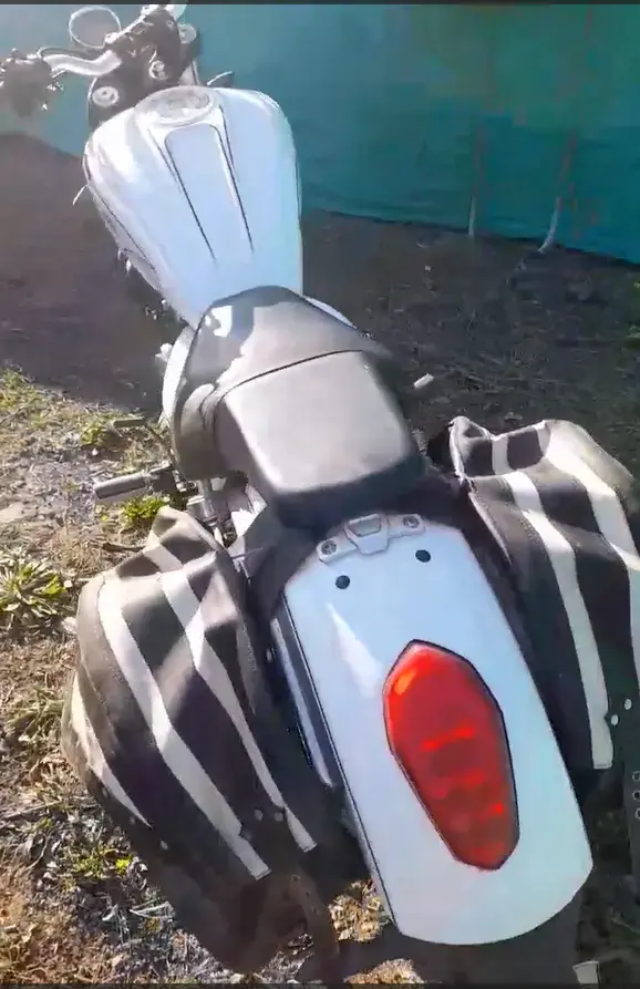 Custom 335 - año 2022 - 4