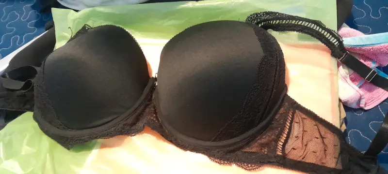 Sostén negro de encaje - 1