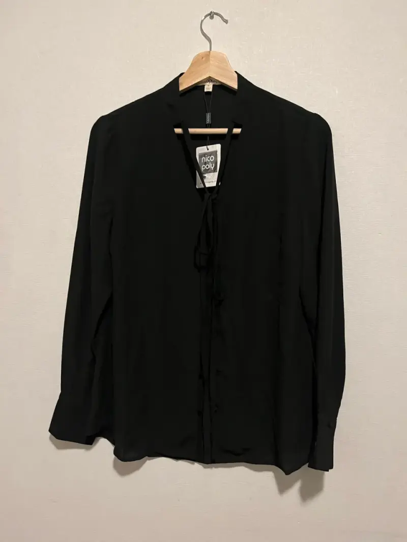 Blusa negra manga larga - 1