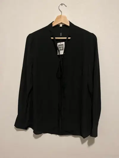 Blusa negra manga larga - miniatura 1