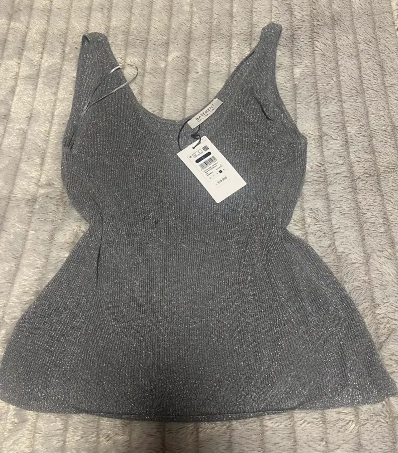Polera basement gris sin mangas - 1