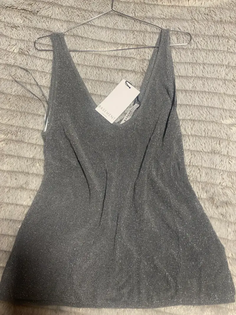 Polera basement gris sin mangas - 2