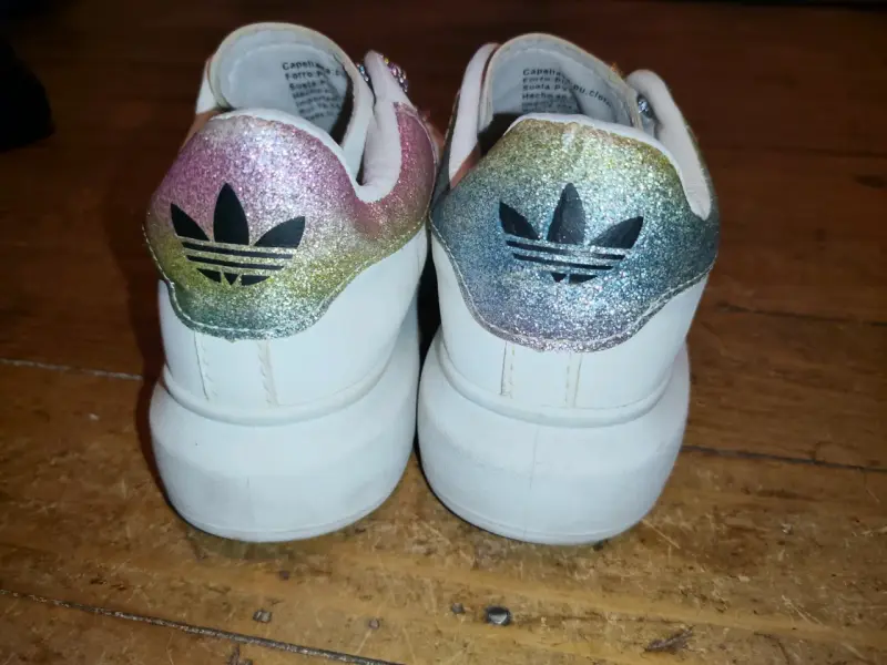 Zapatillas blancas con cordones de colores - 2