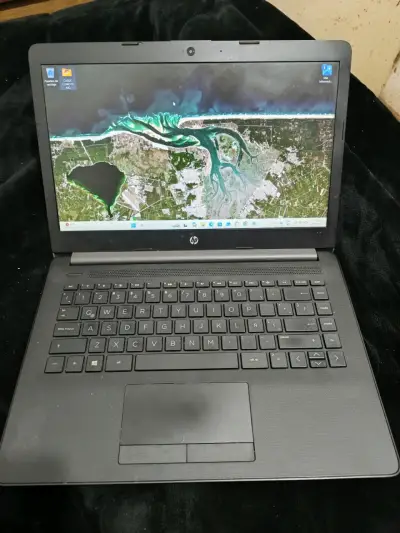 Laptop HP i5 - miniatura 1