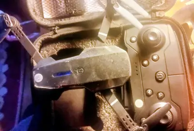 Dron con control remoto y estuche - miniatura 2