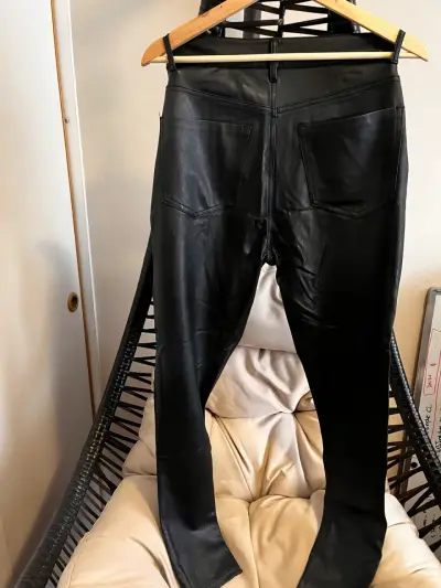 Pantalones de cuero negros - miniatura 1