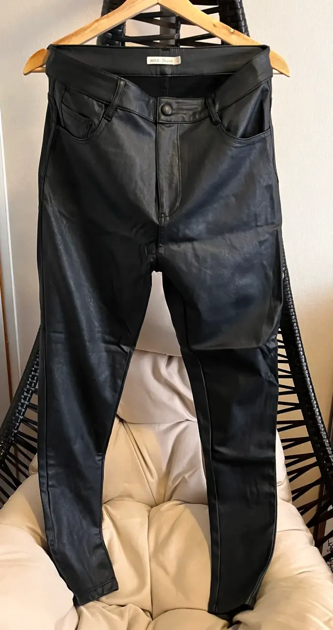 Pantalones de cuero negros - 2