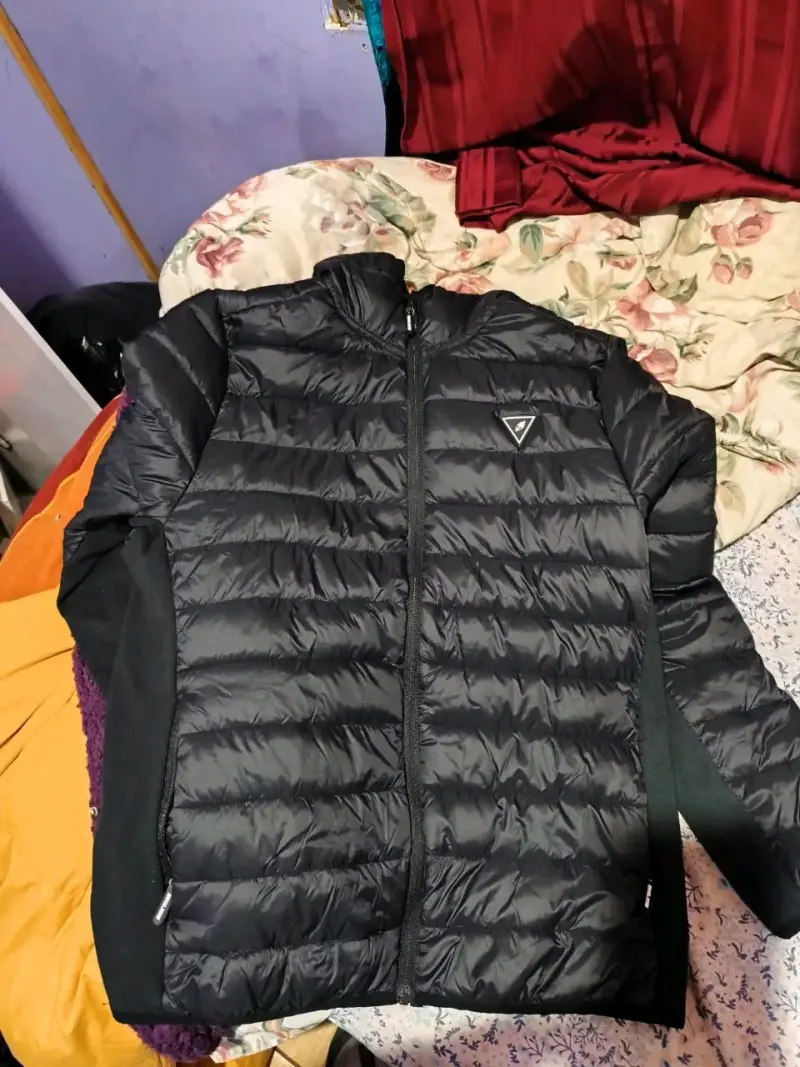Chaqueta acolchada negra con capucha - 2