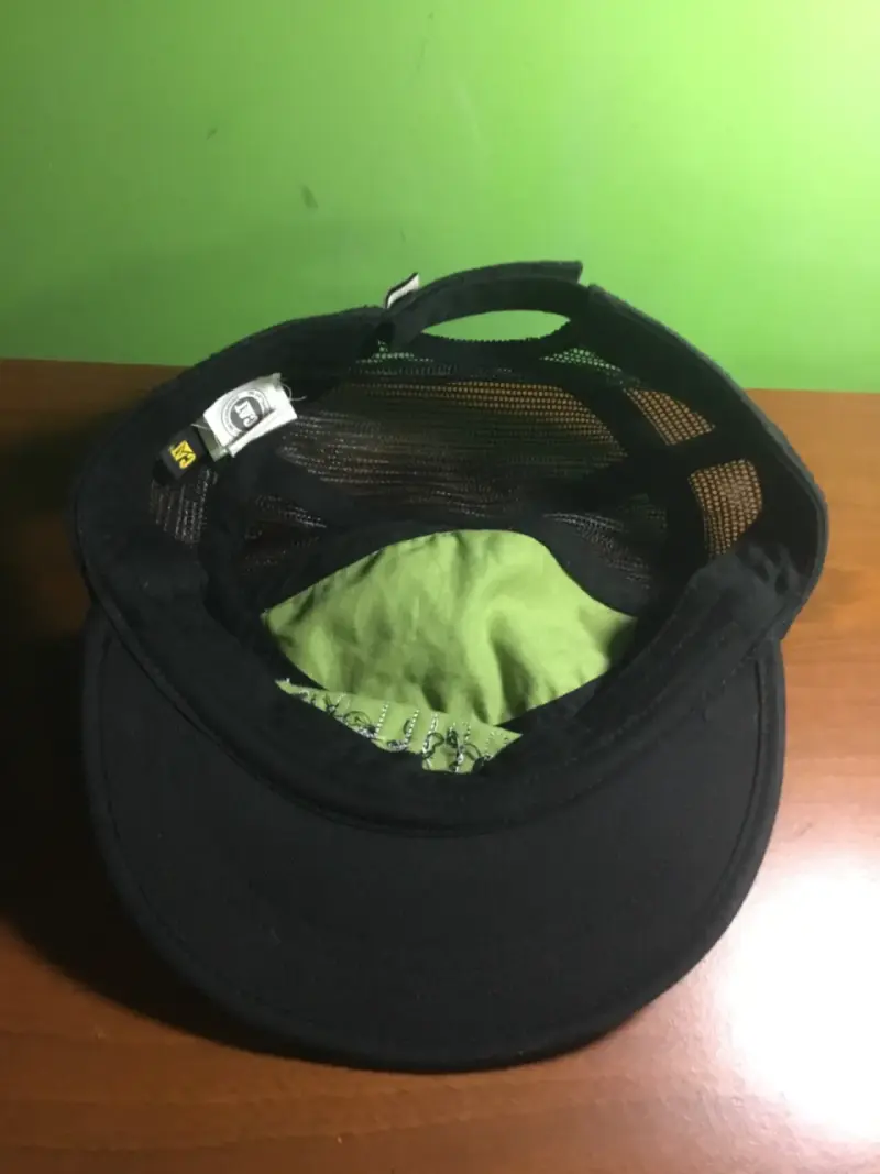 Gorra negra y verde Caterpillar - 2