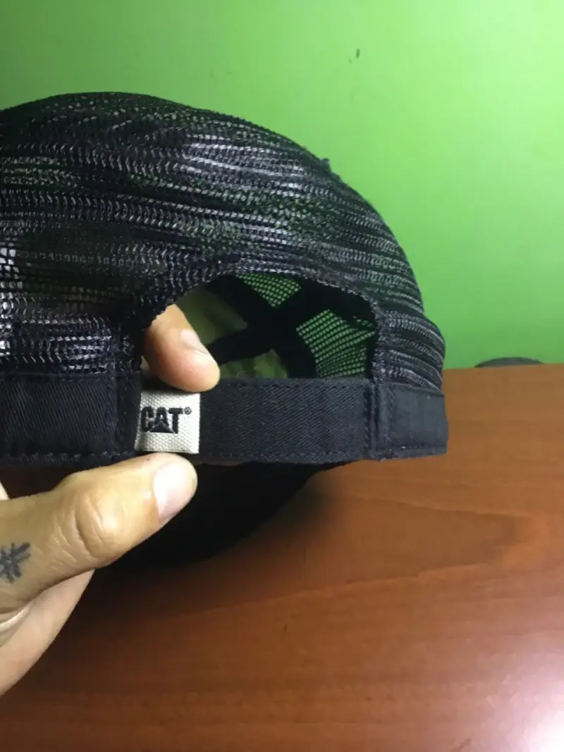 Gorra negra y verde Caterpillar - 4