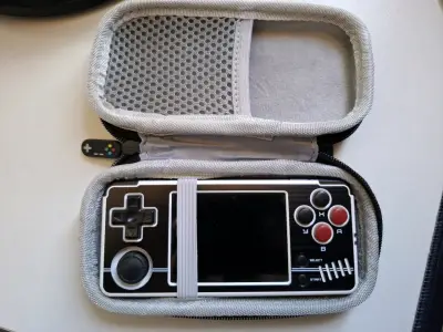Consola portátil retro Miyoo A30 con estuche - miniatura 1