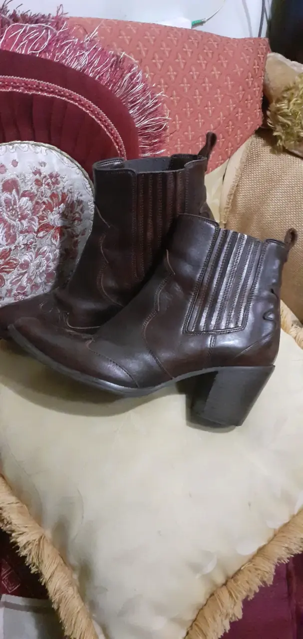 Botines de cuero marrón