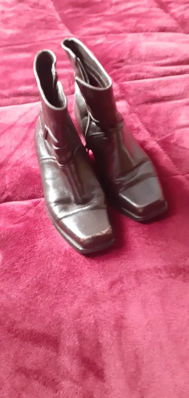Botines de cuero marrón
