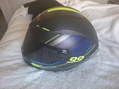 Casco de moto negro con diseño talla L - miniatura 1