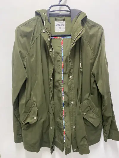 Parka verde con capucha - miniatura 1