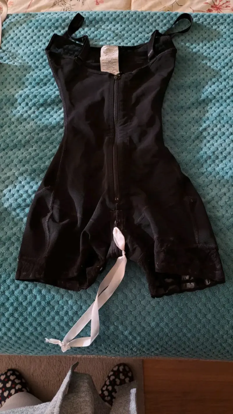 Faja negra con cierre