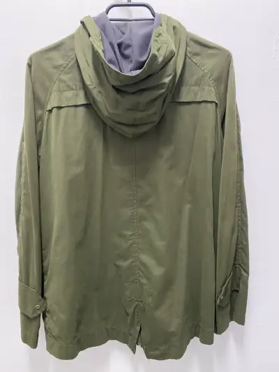 Parka verde con capucha - miniatura 3