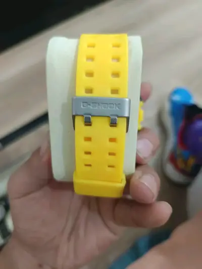 Reloj amarillo deportivo G-Shock - miniatura 3