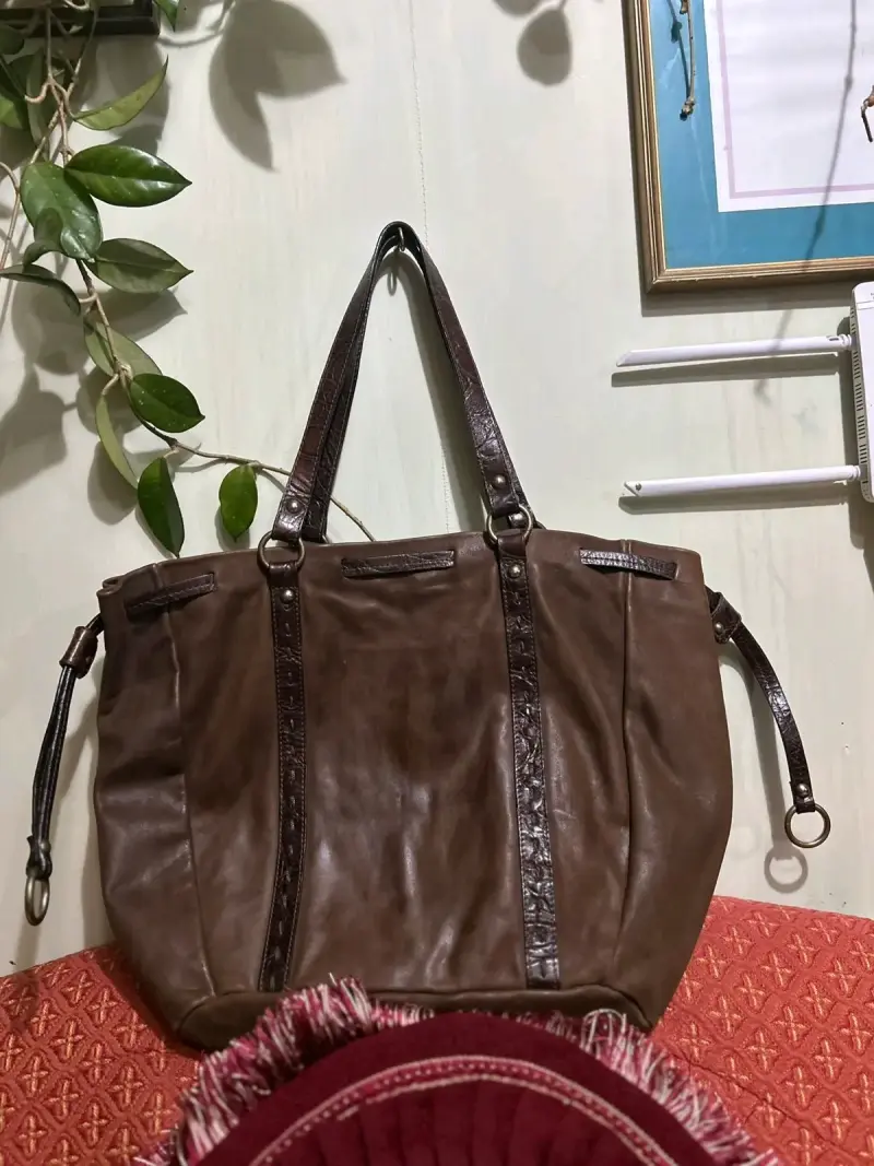 Bolso de cuero marrón