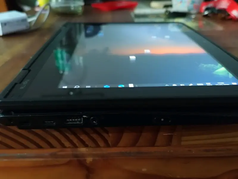 Laptop con pantalla activa - 5
