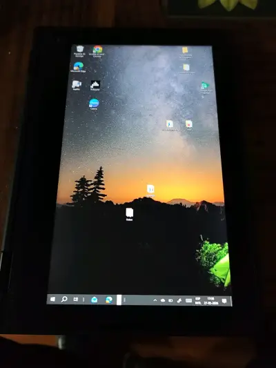 Laptop con pantalla activa - miniatura 6