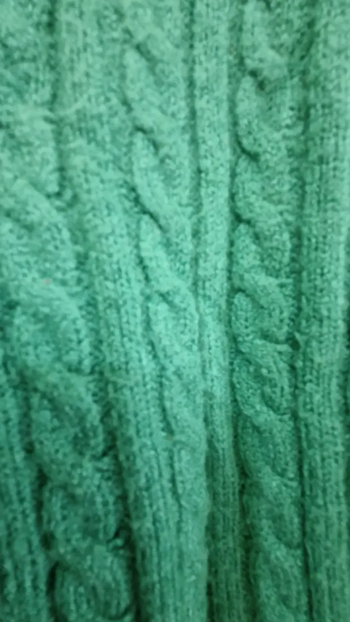 Suéter verde tejido de mujer - 2