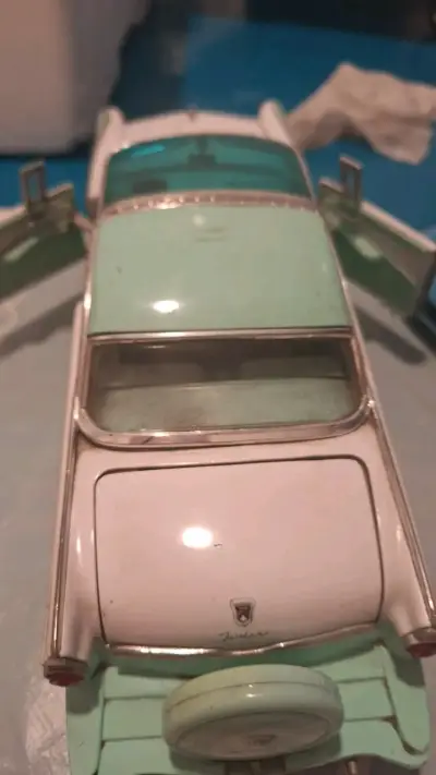Set de autos a escala vintage - miniatura 5
