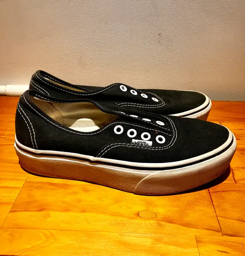 Zapatillas negras Vans de lona sin cordones - 1