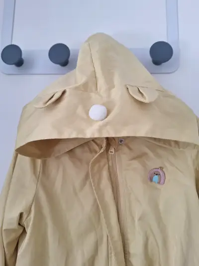 Chaqueta beige infantil con capucha - miniatura 2