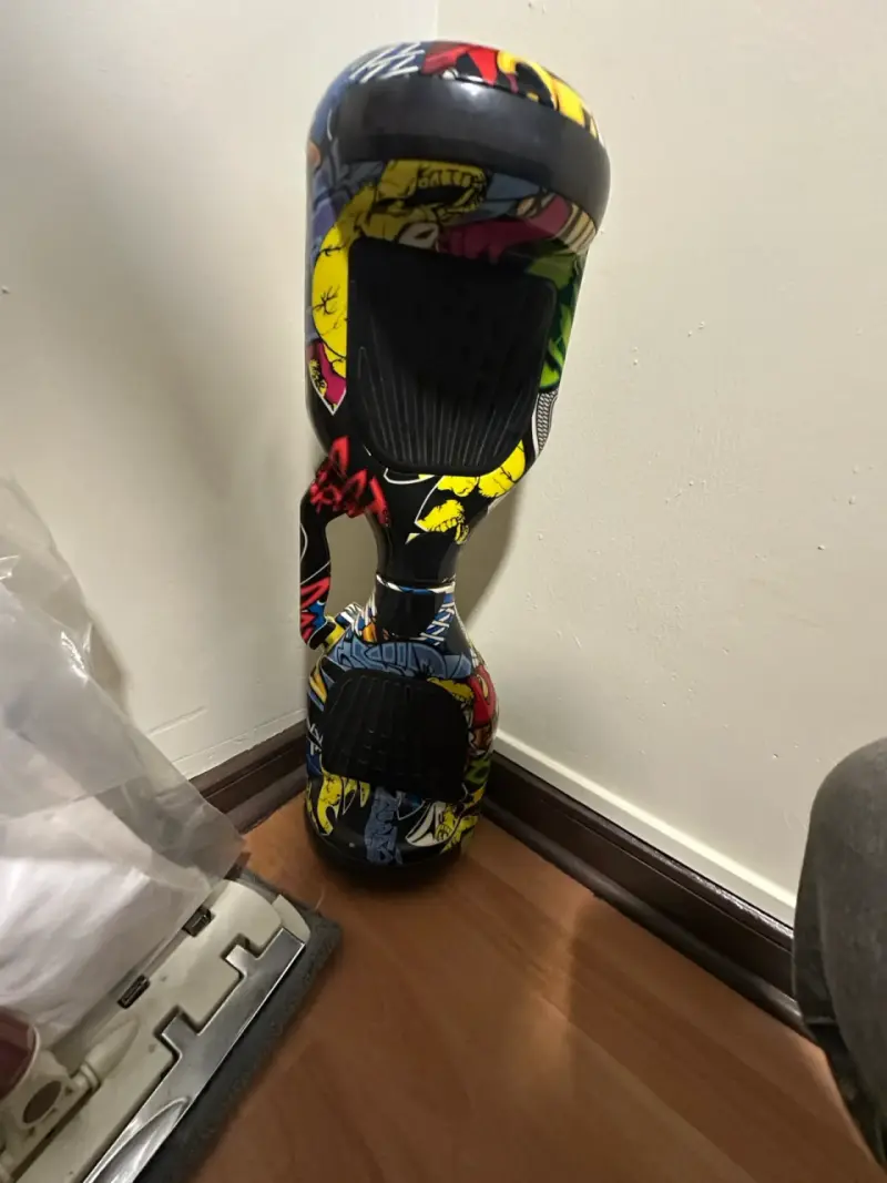 Hoverboard con diseño colorido