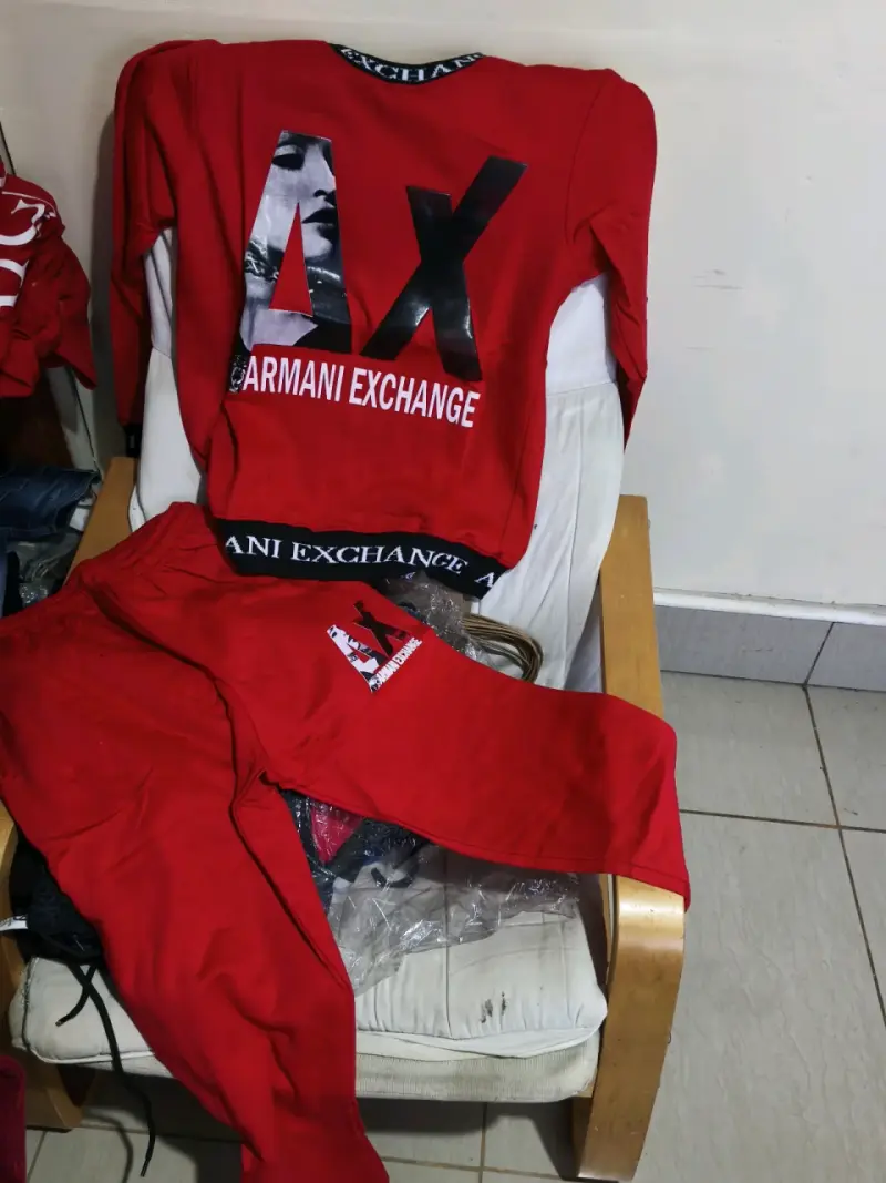 Conjunto deportivo Nike gris y negro - 5
